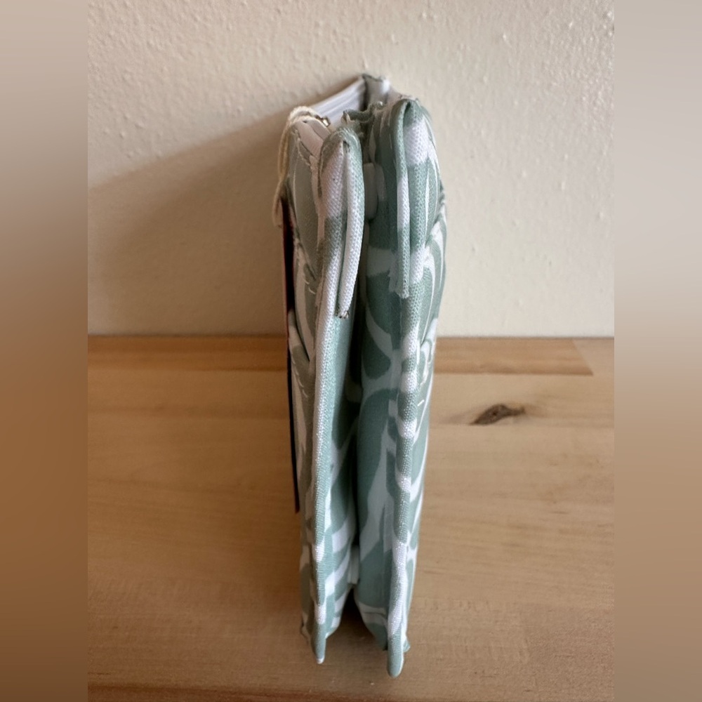 Stylish Green and White Purse Organizer - Picture 5 of 12